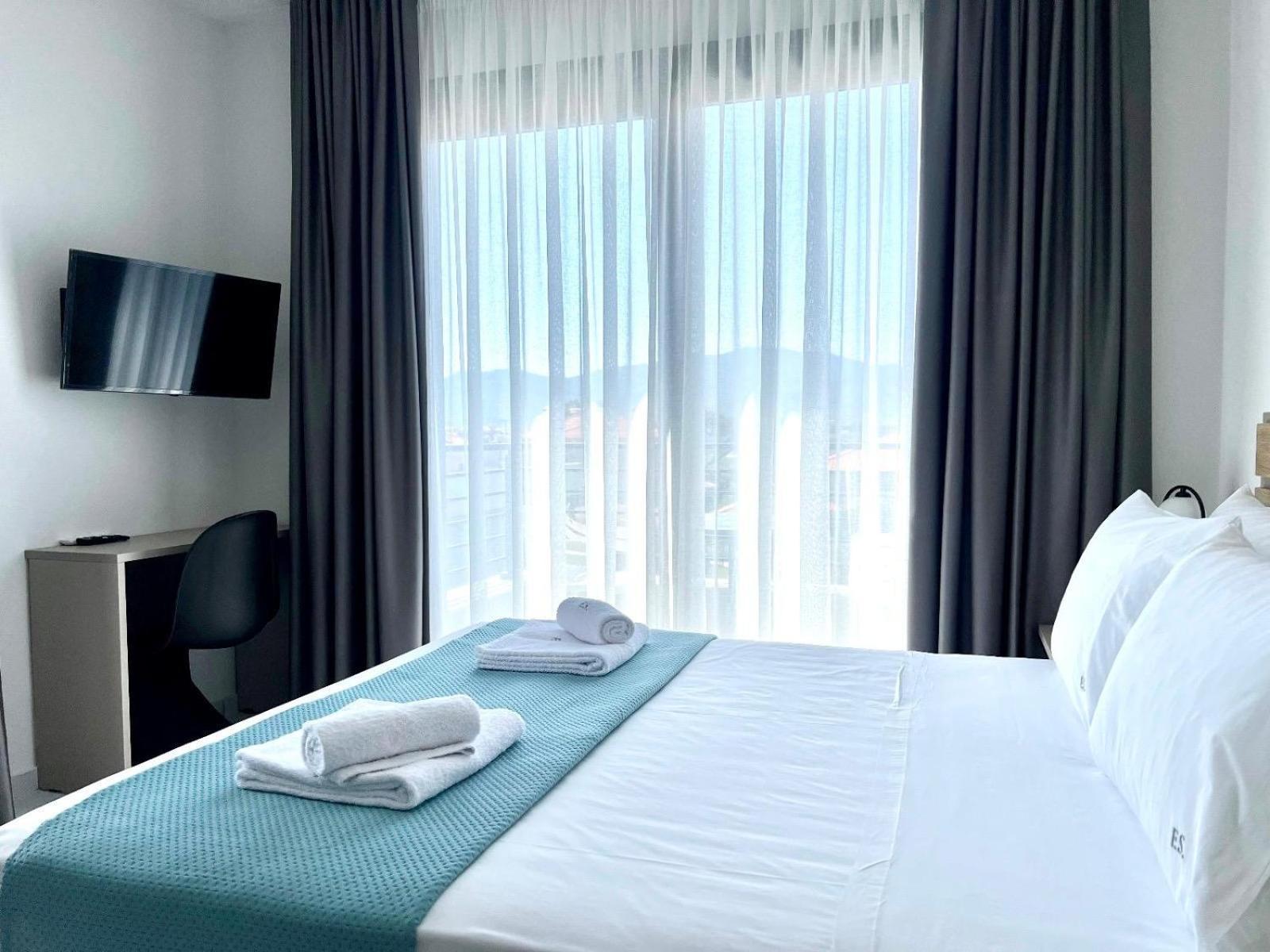 Four Shades Luxury Suites Sarti Esterno foto