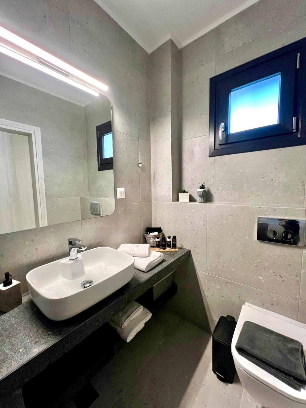 Four Shades Luxury Suites Sarti Esterno foto