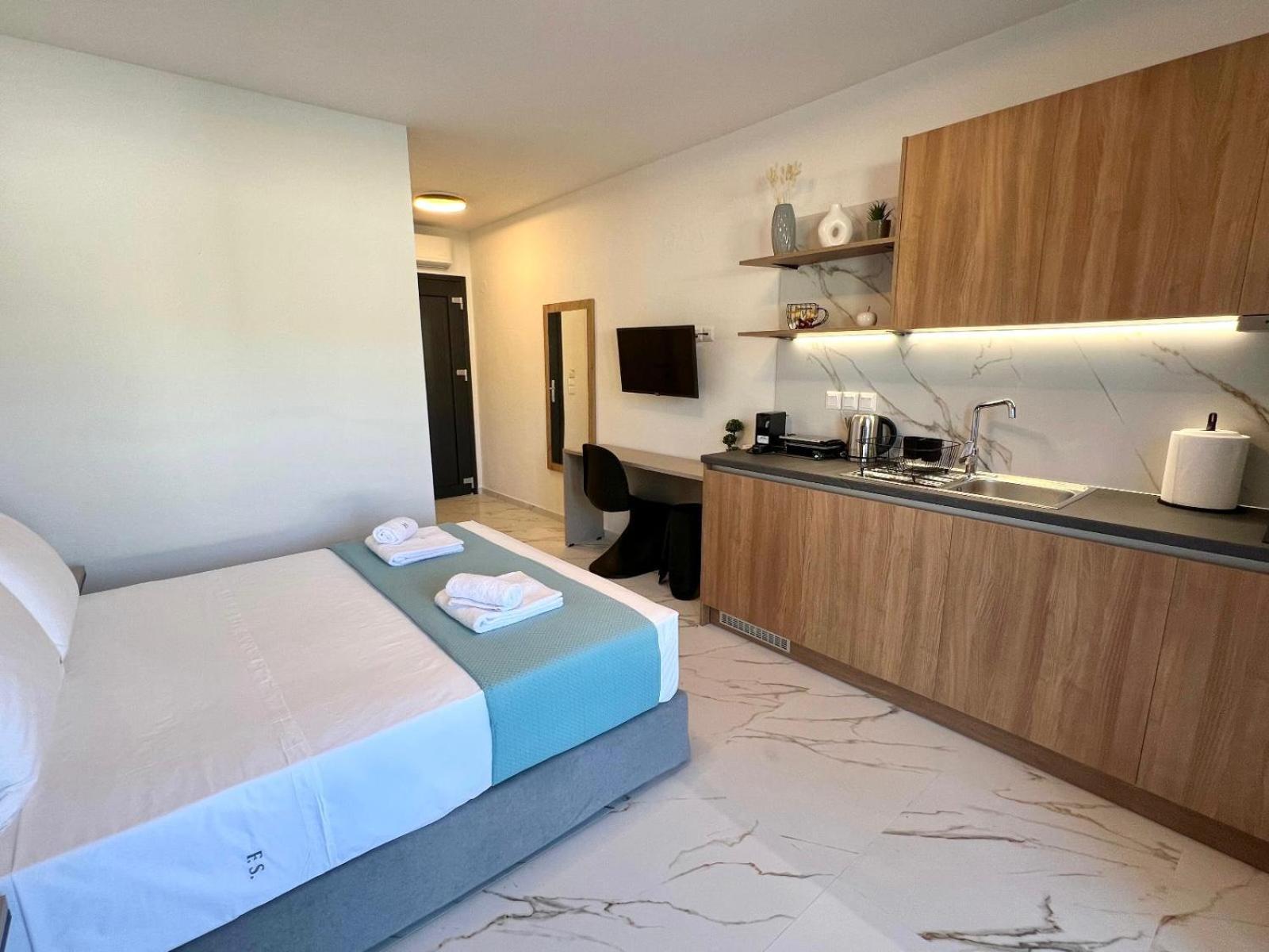 Four Shades Luxury Suites Sarti Esterno foto
