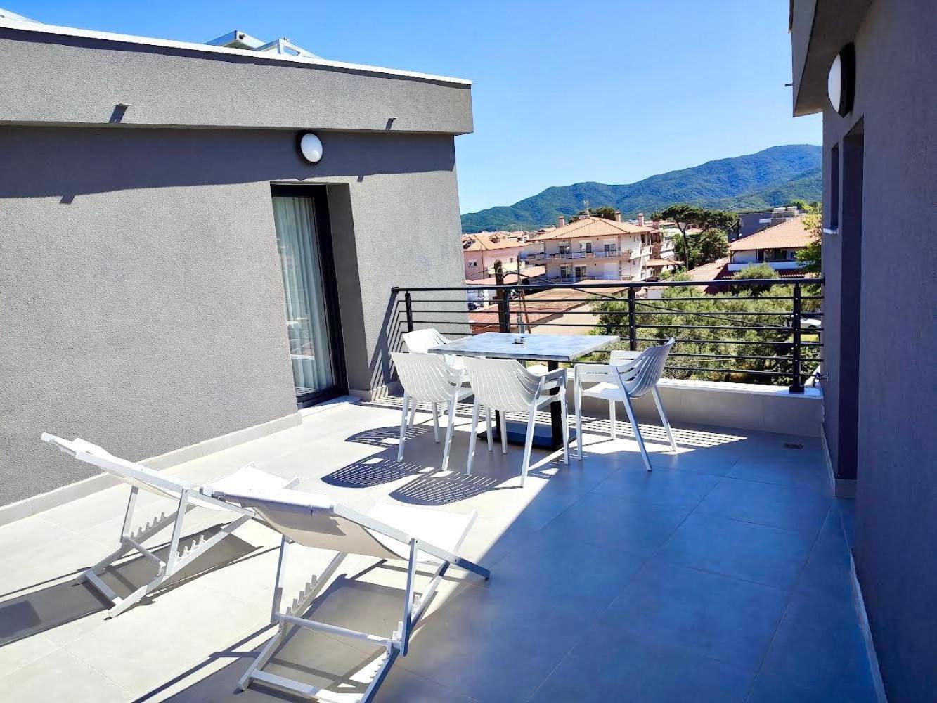 Four Shades Luxury Suites Sarti Esterno foto